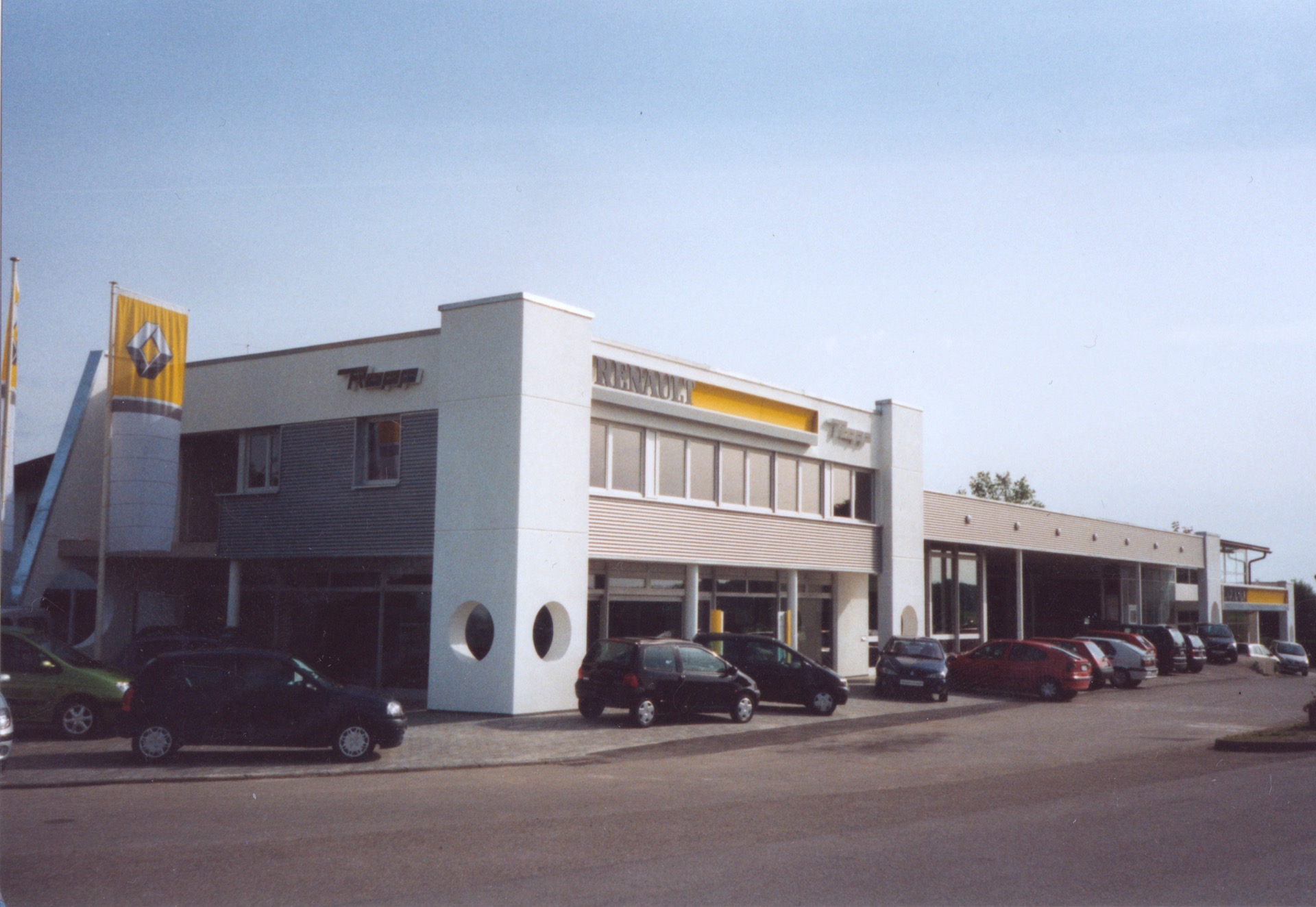 Modernisiertes Autohaus Rapp 2000